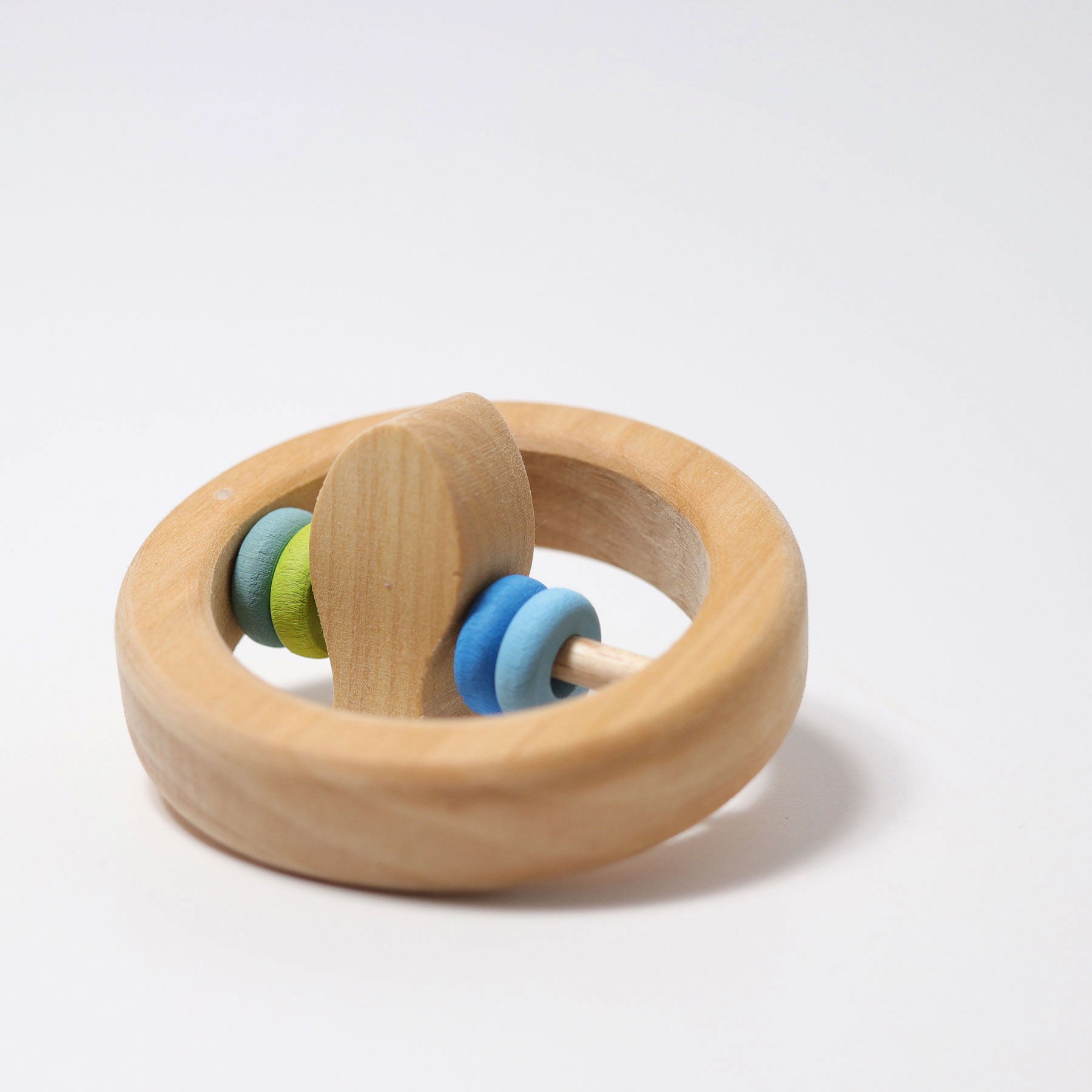 Rattle Fish-in-circle with discs