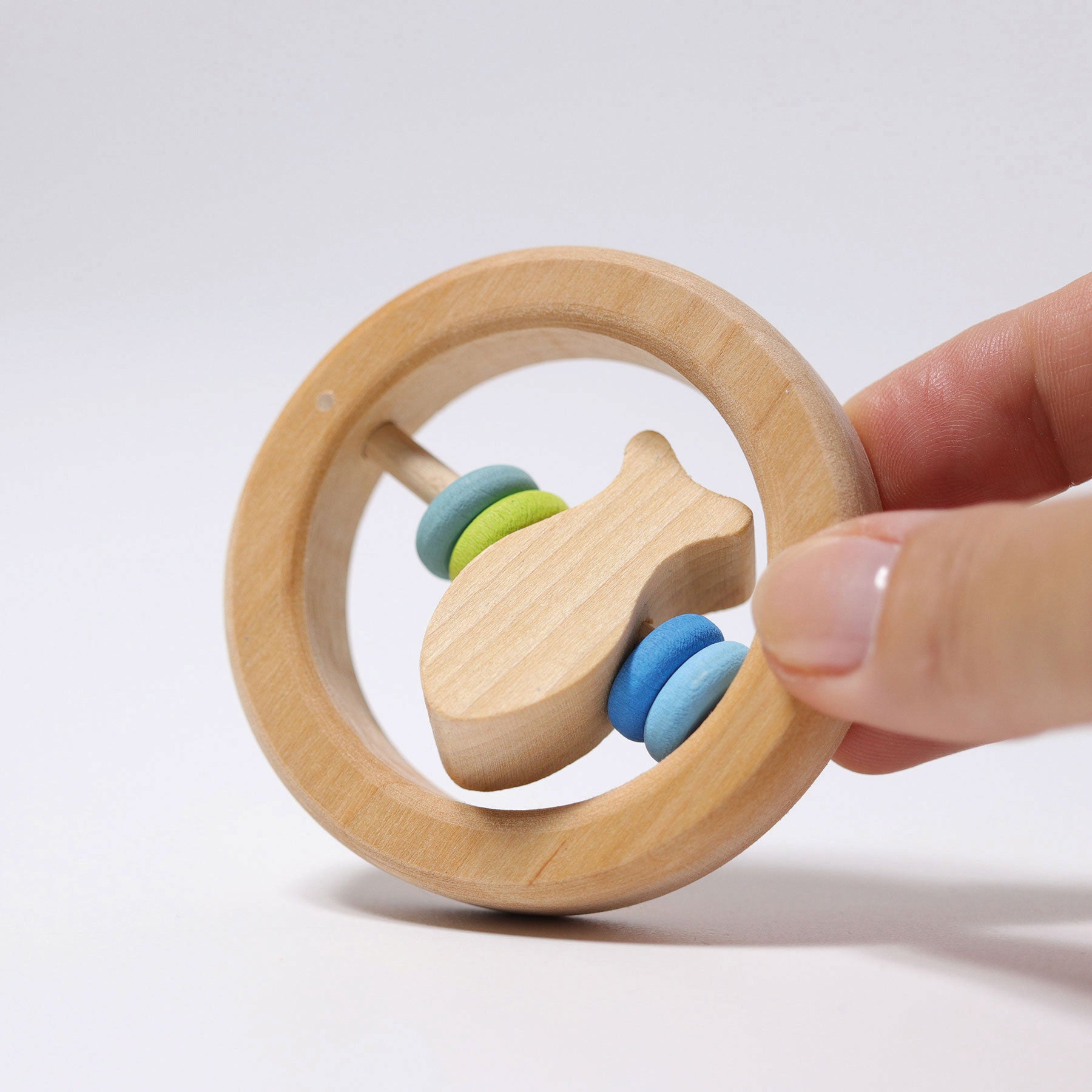 Rattle Fish-in-circle with discs