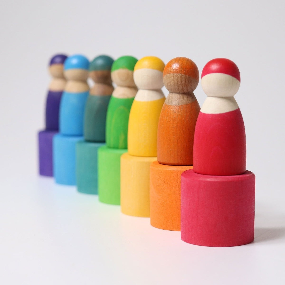 7 Rainbow Friends in 7 Bowls
